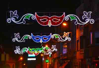 Arcos luminosos de carnaval con máscara La Bauta.